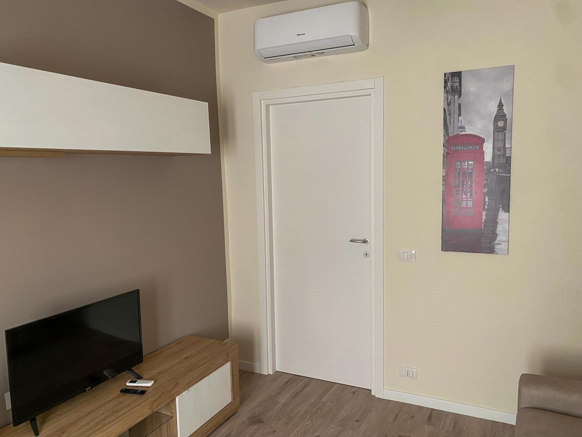 Appartamento Anna - Comfort E Stile In Centro Storico Имола Екстериор снимка